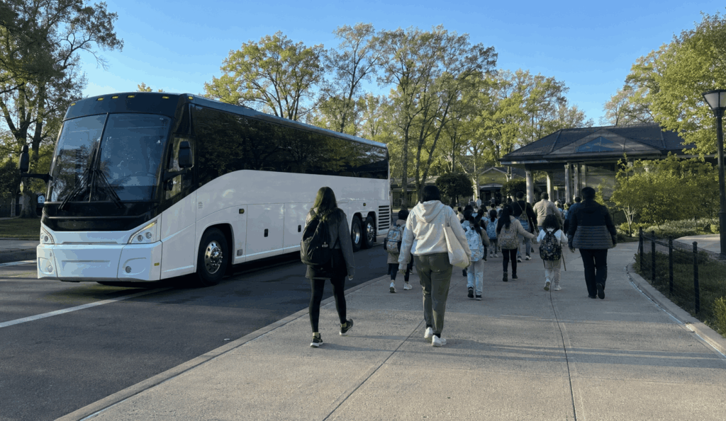 bronx-zoo-field-trip-charter-bus-featured